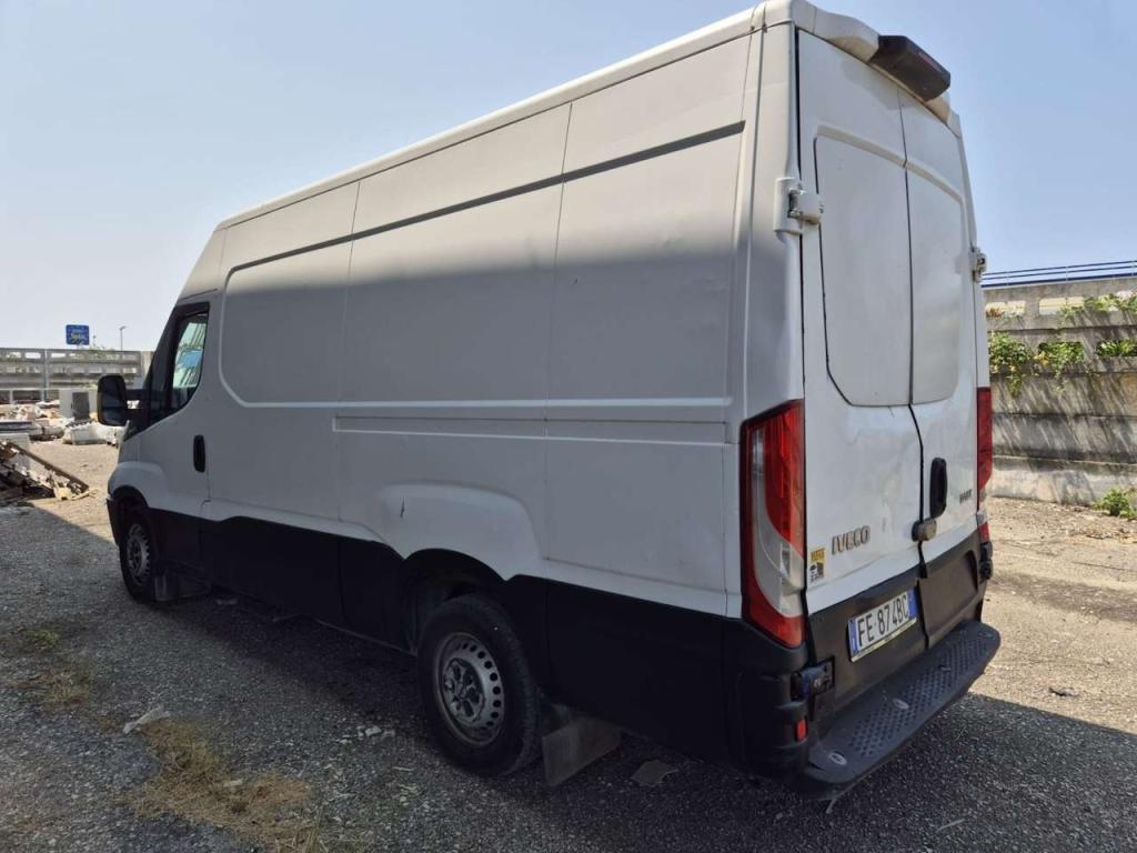 Iveco 35S13 Foto 2