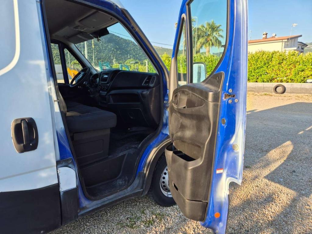 Iveco 35S13 Foto 7