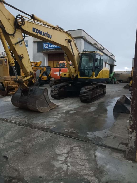 Komatsu PC230 Foto 1