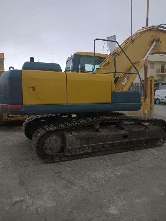 Komatsu PC230 Foto 4