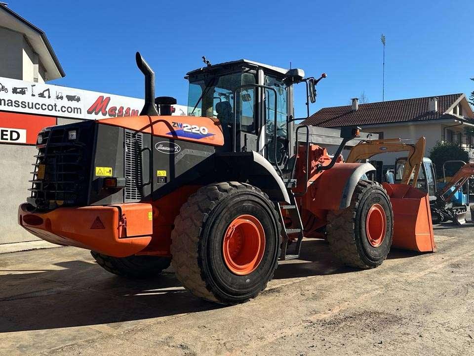 Hitachi ZW220 Foto 22