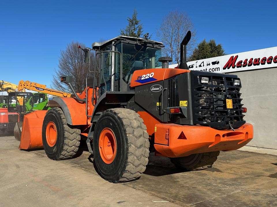 Hitachi ZW220 Foto 3