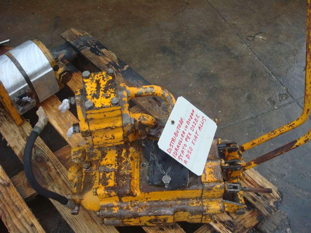 Distributore idraulico per DOZER FIAT ALLIS AD20 Foto 4