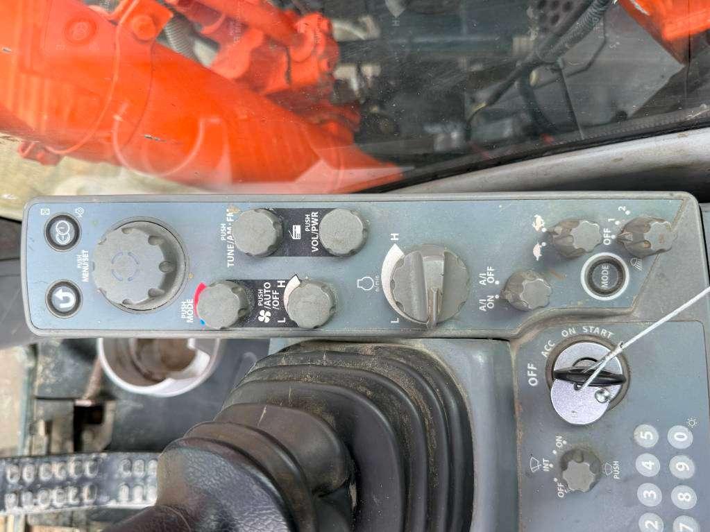 Hitachi ZX135US-6 - Quick Coupler / Automatic Greasing Foto 13