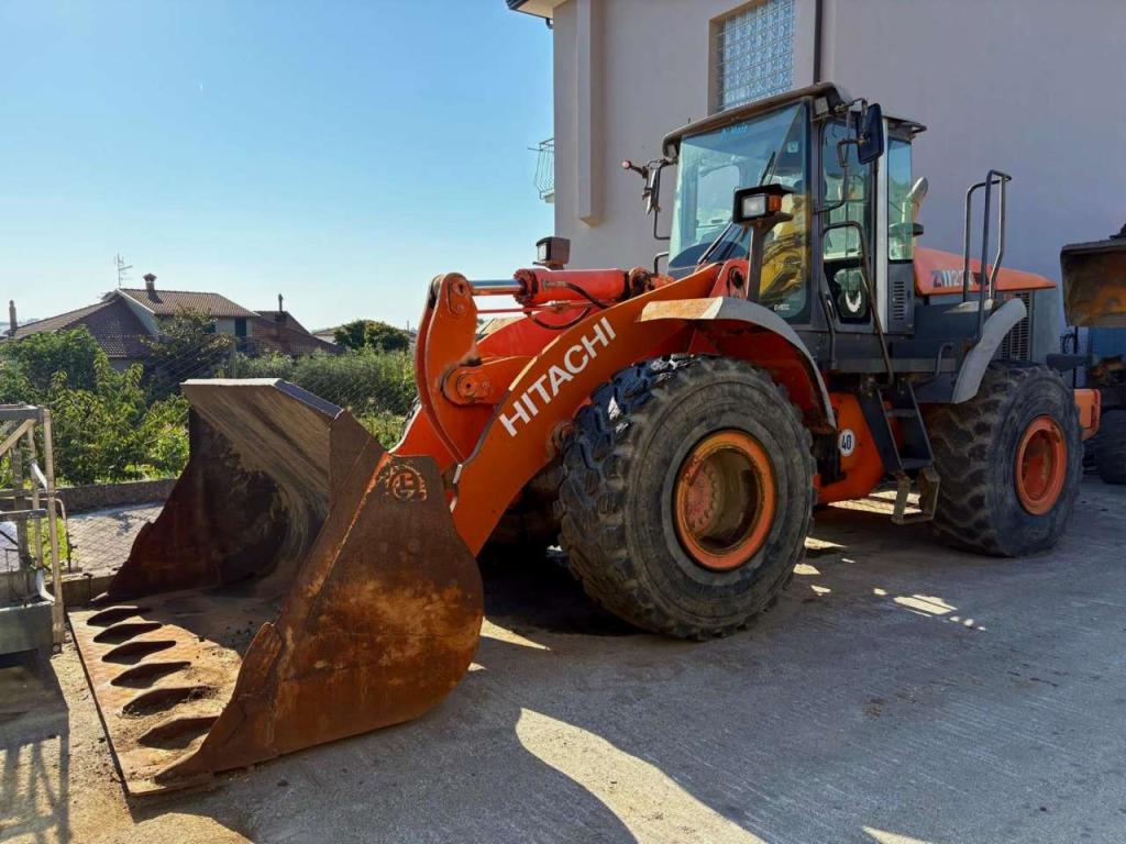 Hitachi ZX220 Foto 1