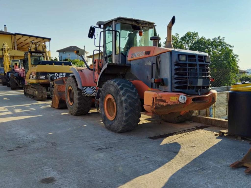 Hitachi ZX220 Foto 3