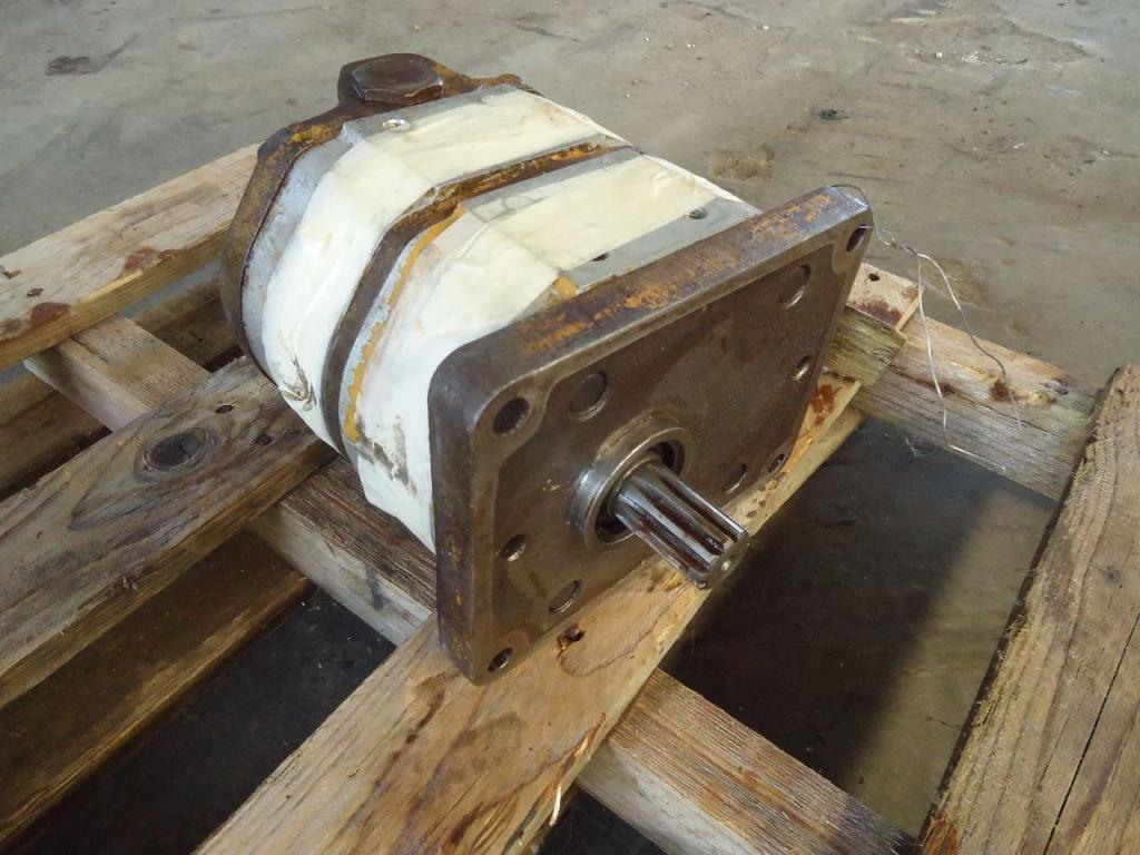 Pompa idraulica per Fiat Allis FL14C - FL14D CODICE 79036628-79063252 Foto 2