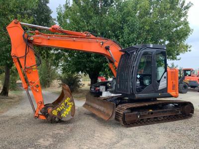 Hitachi ZX135 US-5B Foto 1