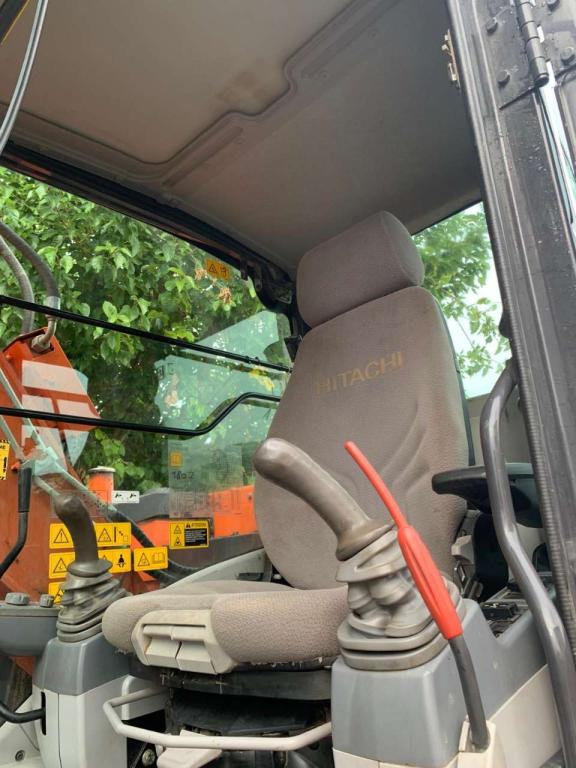 Hitachi ZX135 US-5B Foto 5