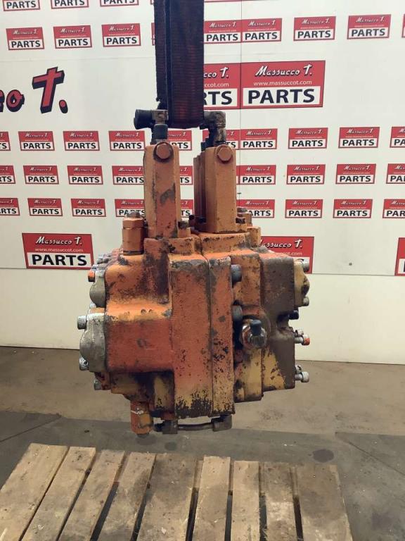 Distributore idraulico per Fiat Hitachi FH200E Foto 4