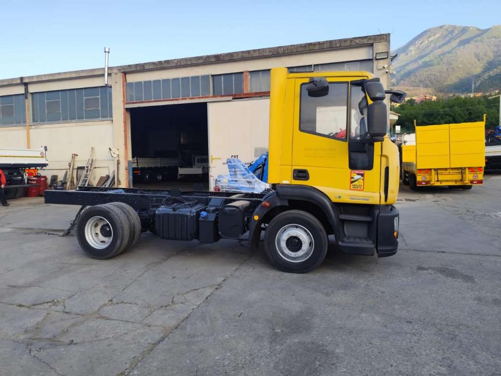 Iveco EUROCARGO 120E28P Foto 18