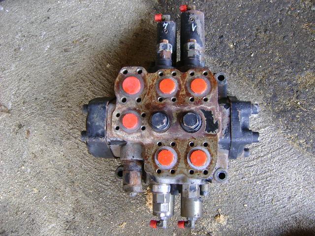 Distributore idraulico per Fiat Hitachi W 190 Evolution Foto 1