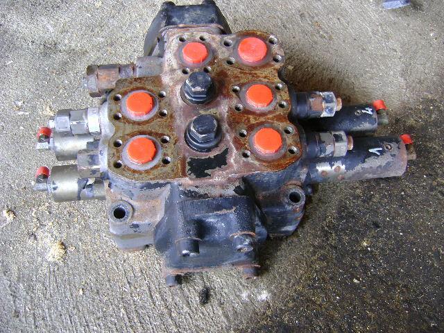 Distributore idraulico per Fiat Hitachi W 190 Evolution Foto 2
