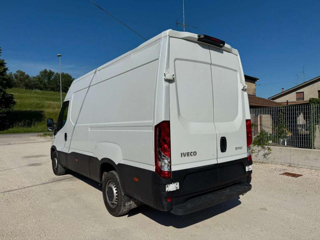Iveco Daily 35S14 Foto 3