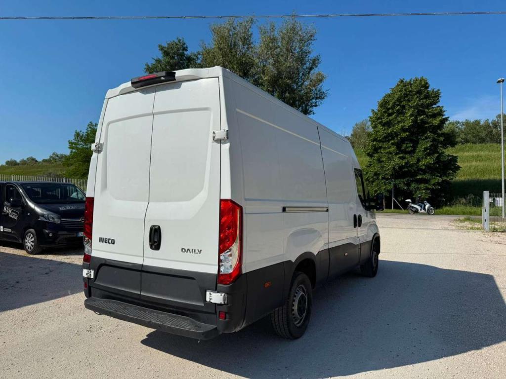Iveco Daily 35S14 Foto 4