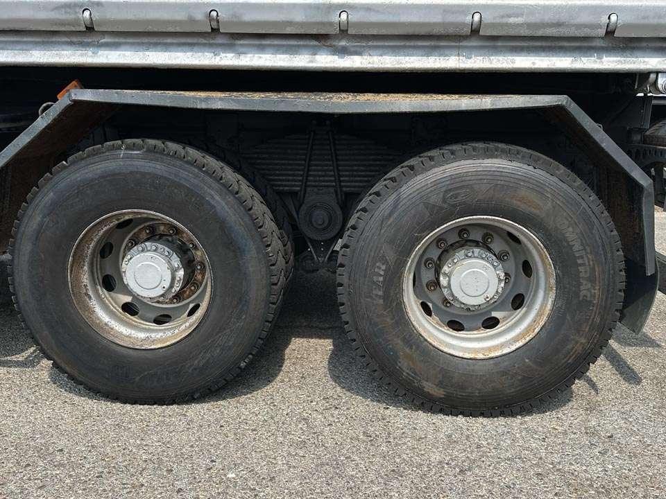 Renault Kerax 450 DXI 8x4 Foto 4