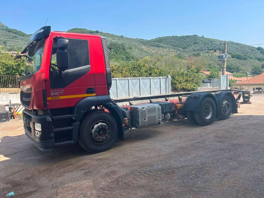 Iveco STRALIS HI-STREET 260S31 Foto 2