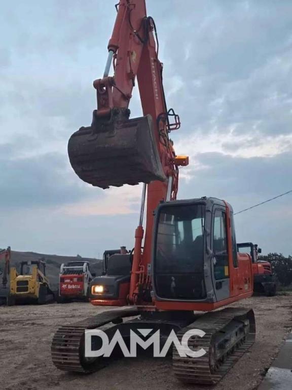 Hitachi ZX130 Foto 1