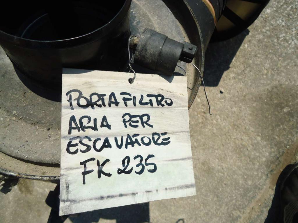 Supporto filtro aria per Fiat Kobelco 235 Foto 6
