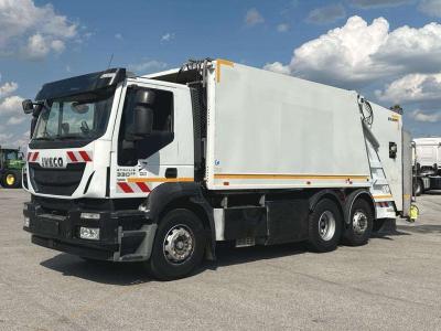 Iveco Stralis 330 6X2 in vendita da Massucco T. Srl