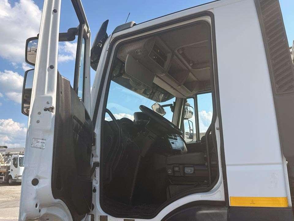 Iveco Stralis 330 6X2 Foto 17