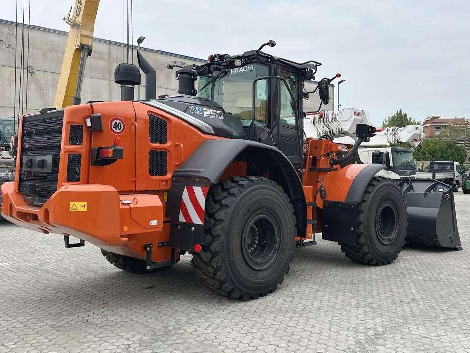 Hitachi ZW250-7 Foto 23