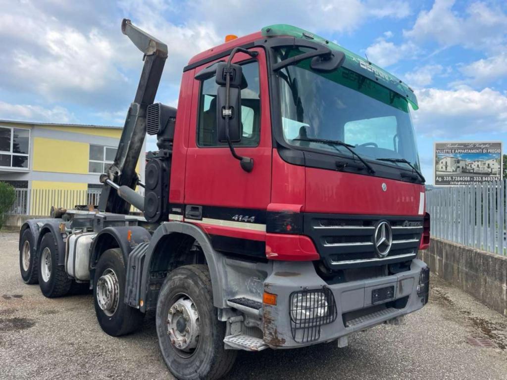 Mercedes-Benz 4144 Foto 1