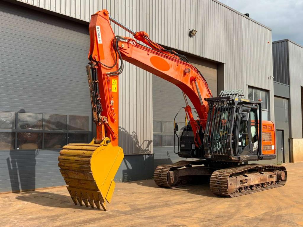 Hitachi ZX225US5LC Foto 2
