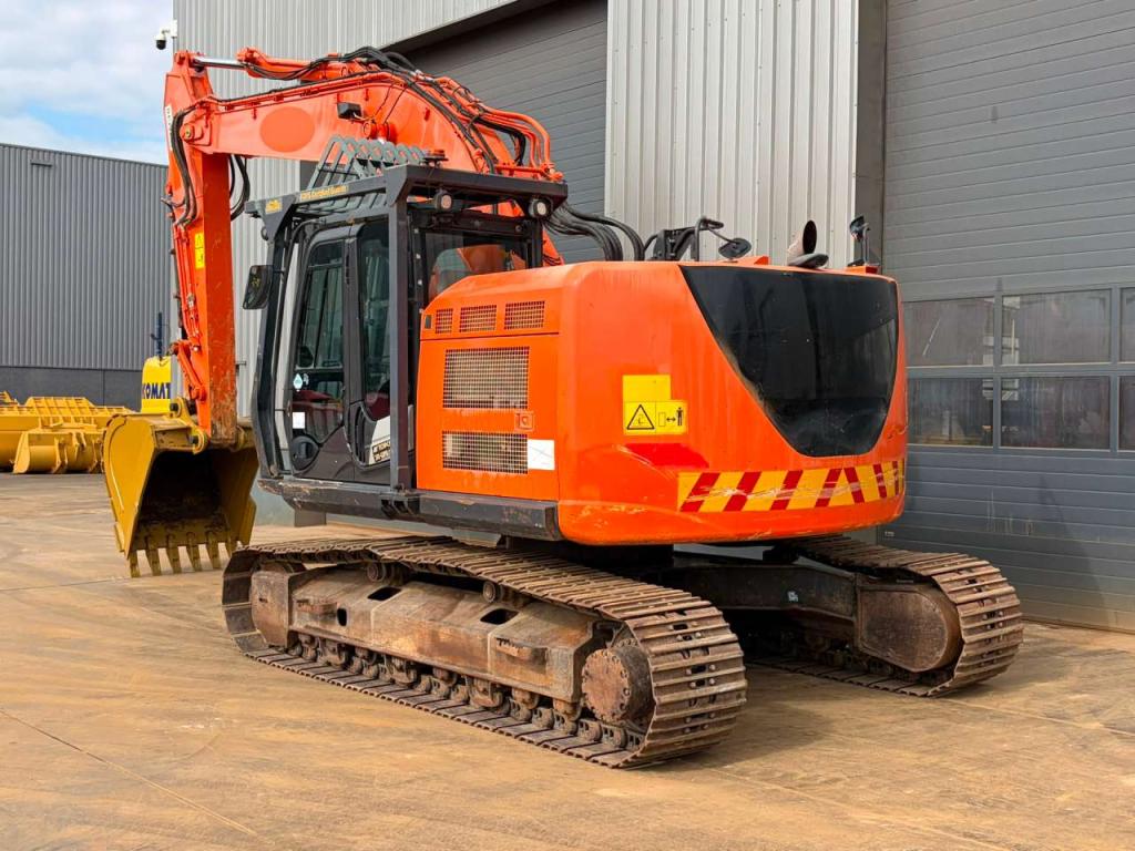 Hitachi ZX225US5LC Foto 3