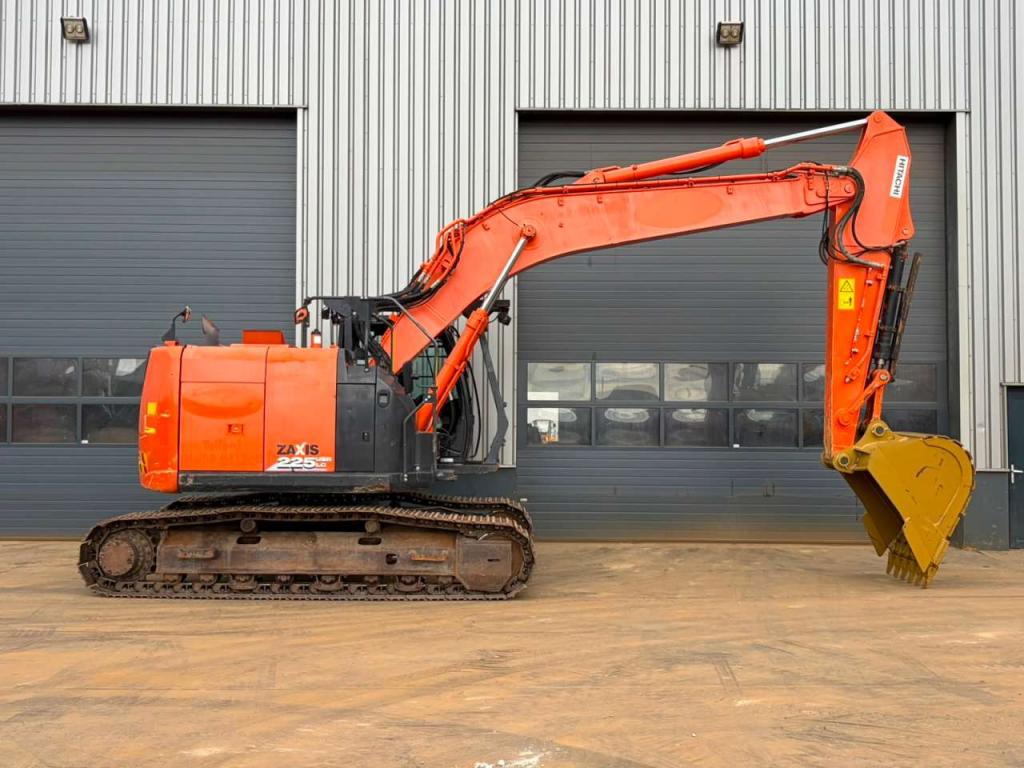 Hitachi ZX225US5LC Foto 5