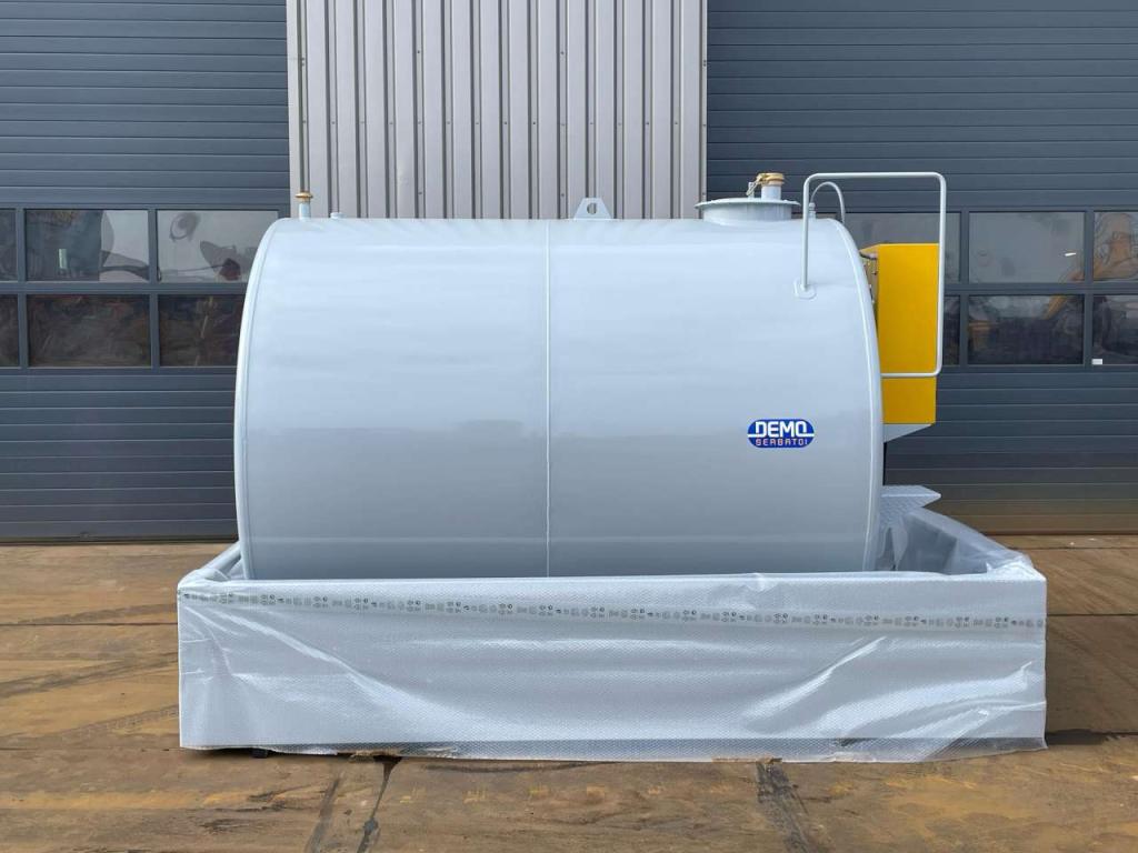 Emiliana Serbatoi TF9/50 9000Ltr fuel tank Foto 1