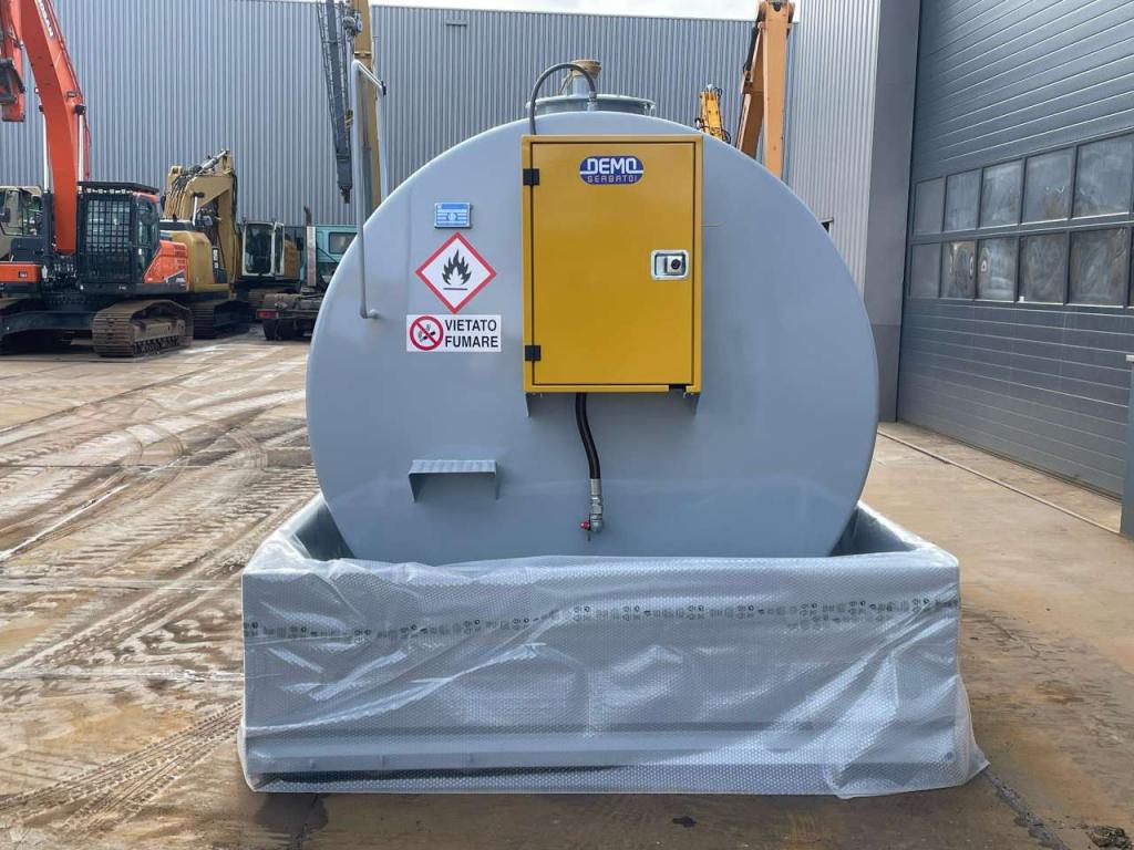 Emiliana Serbatoi TF9/50 9000Ltr fuel tank Foto 10