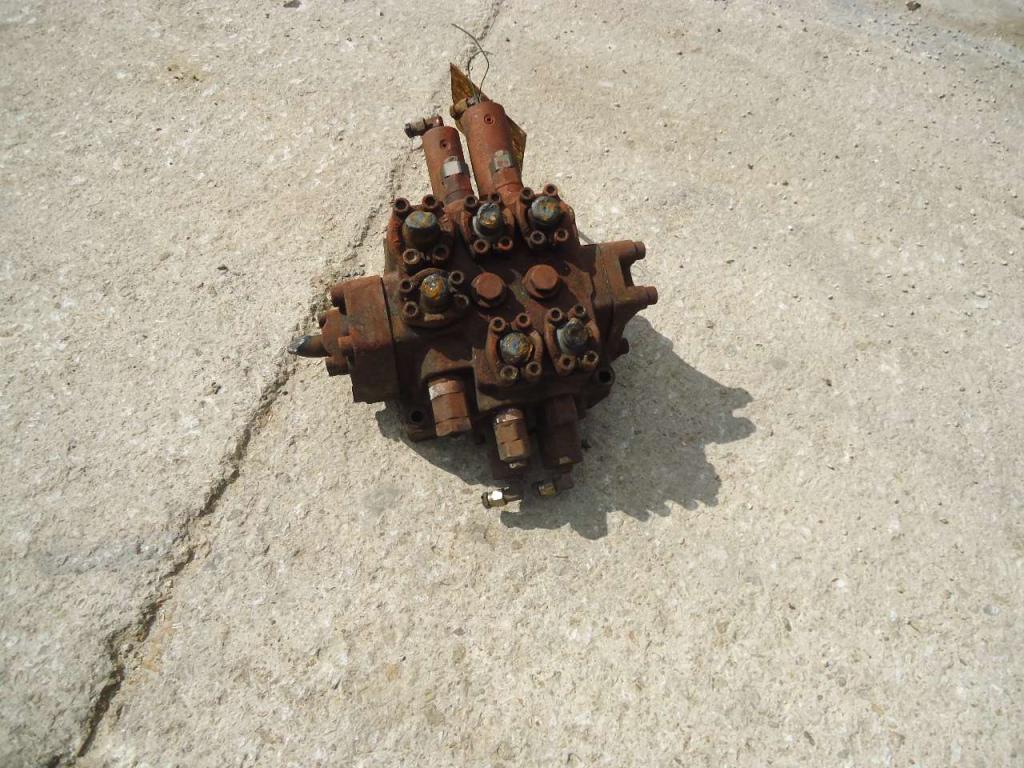 Distributore idraulico per Fiat Kobelco W190 Foto 2