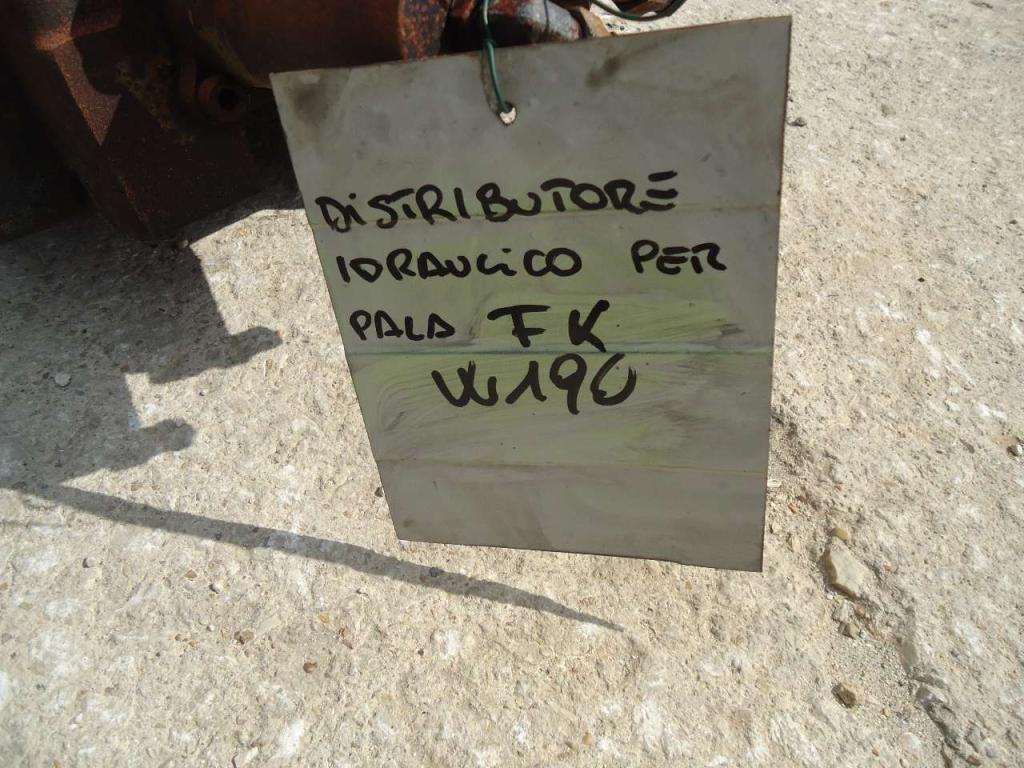 Distributore idraulico per Fiat Kobelco W190 Foto 5