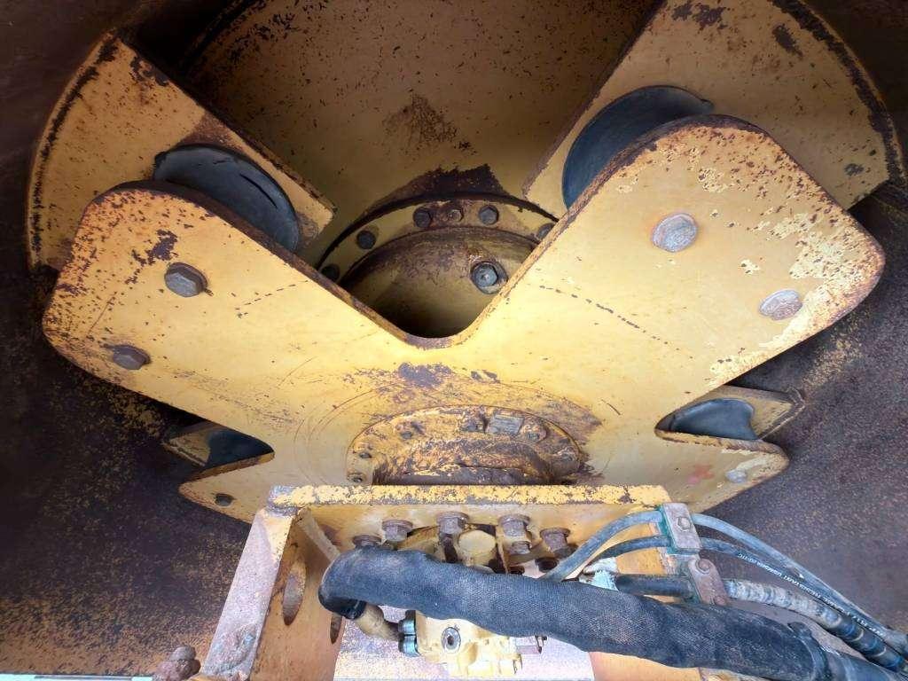 Caterpillar CS74 Foto 19
