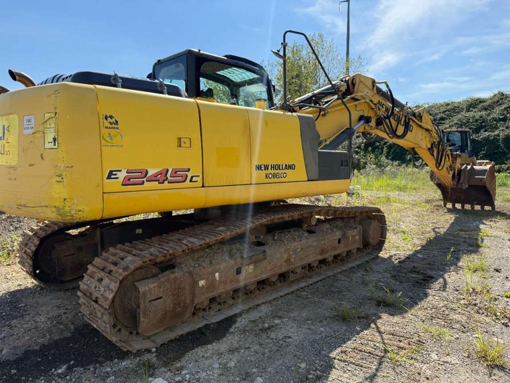 New Holland E 245 C Foto 6