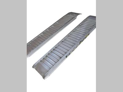 Coppia di rampe in alluminio Lunghezza 5.000 mm - Portata 5.350 kg in vendita da Progetto Rampe