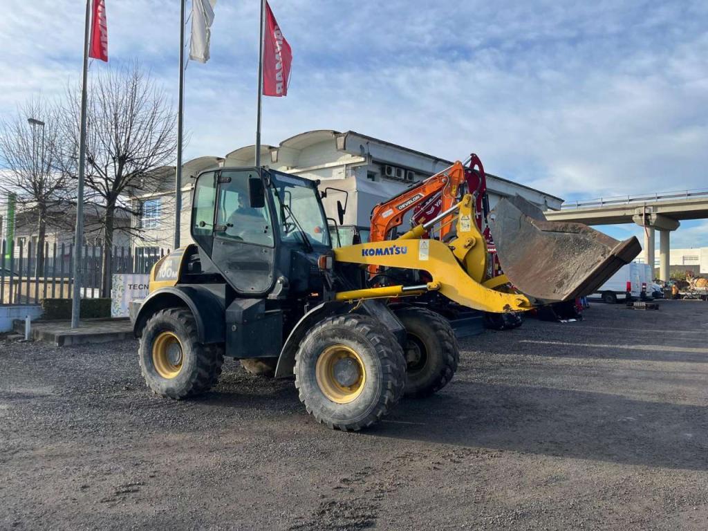 Komatsu WA100 M Foto 1