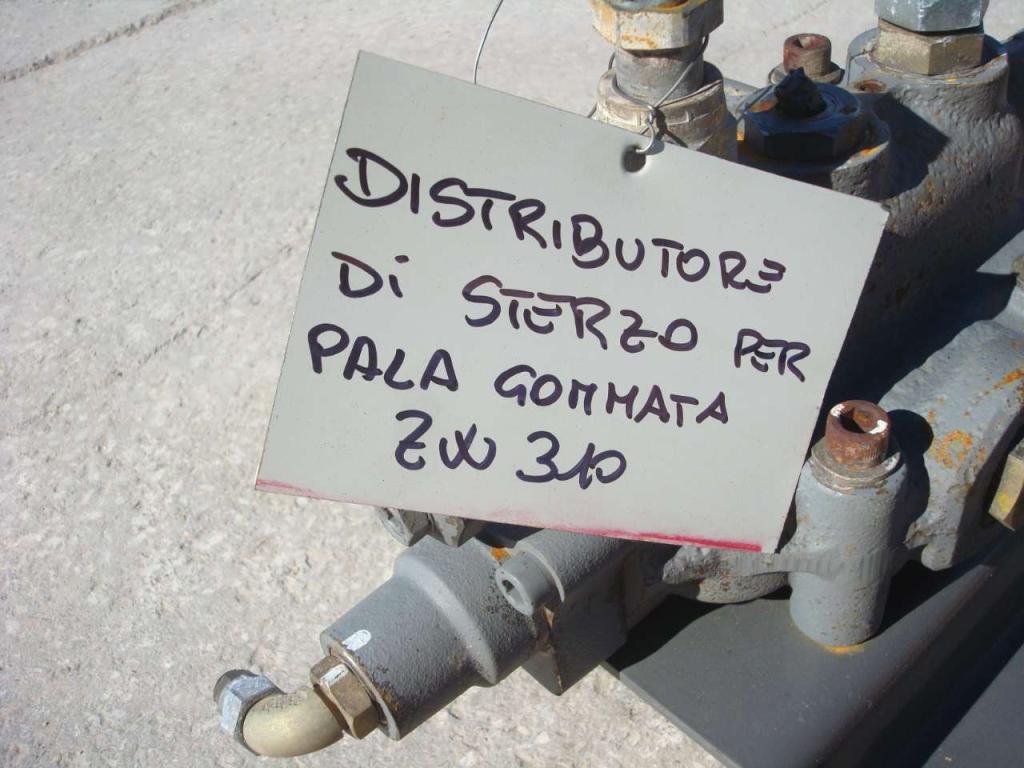 Distributore di sterzo per PALA GOMMATA ZW310 Foto 2