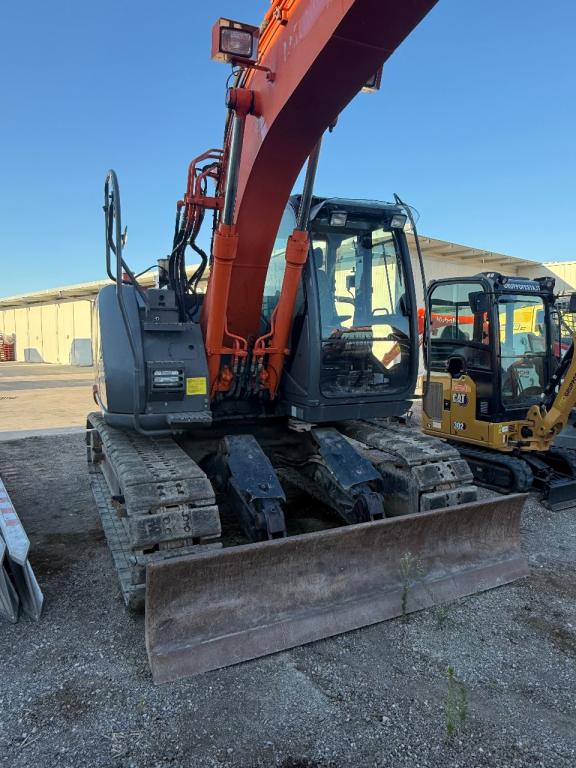 Hitachi ZX135US-3 Foto 3