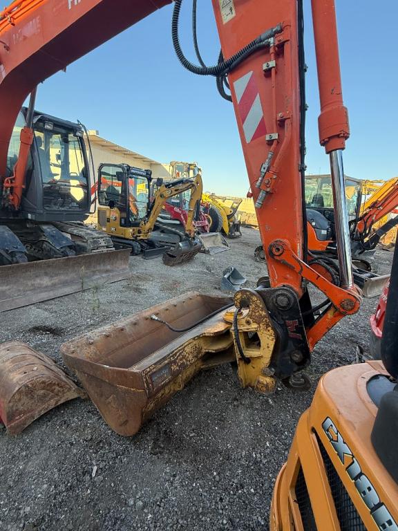 Hitachi ZX135US-3 Foto 4