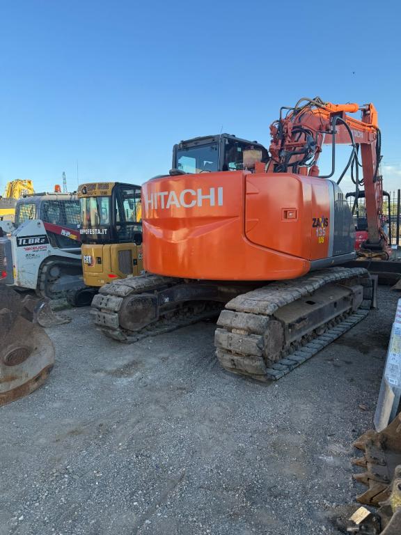 Hitachi ZX135US-3 Foto 5