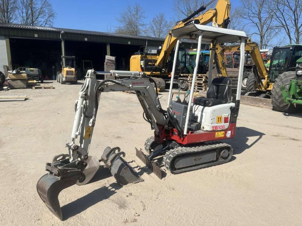 Takeuchi TB 108 3 buckets Foto 1