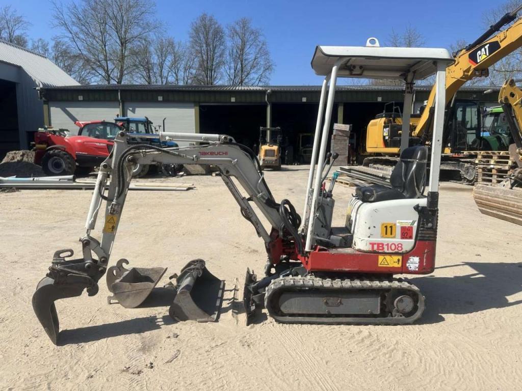 Takeuchi TB 108 3 buckets Foto 2