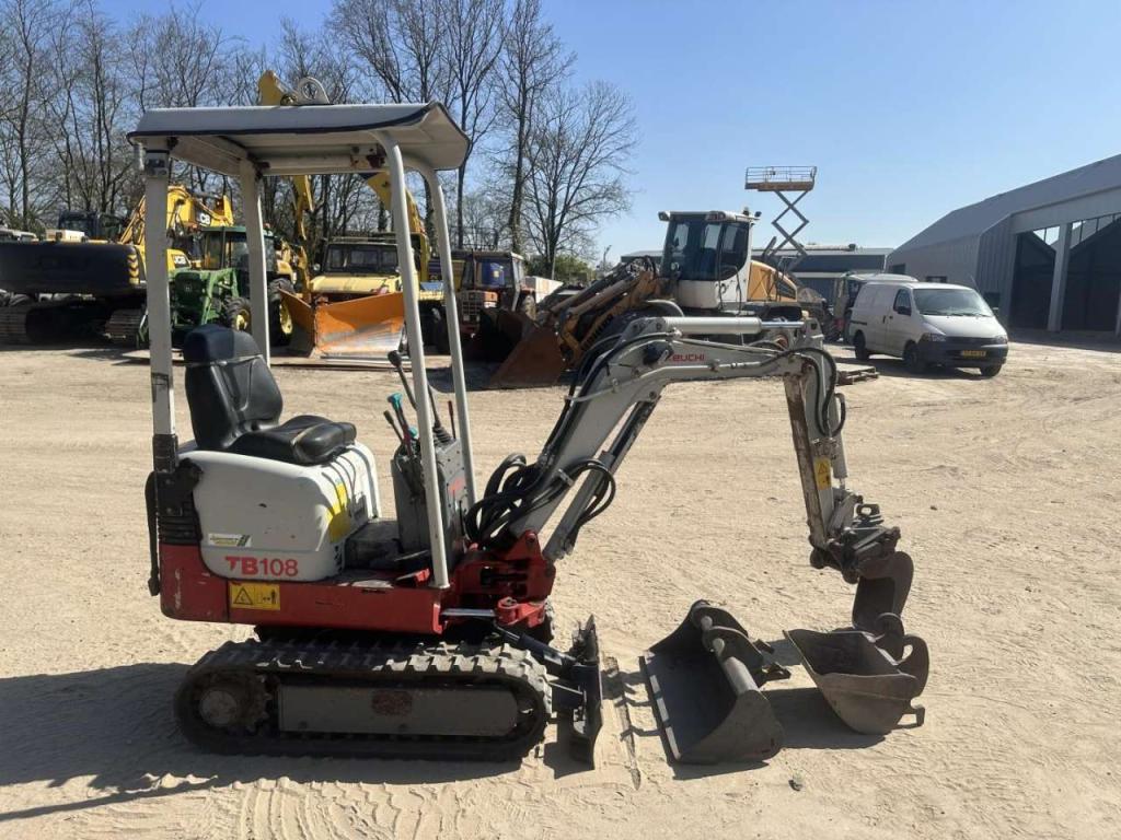 Takeuchi TB 108 3 buckets Foto 6