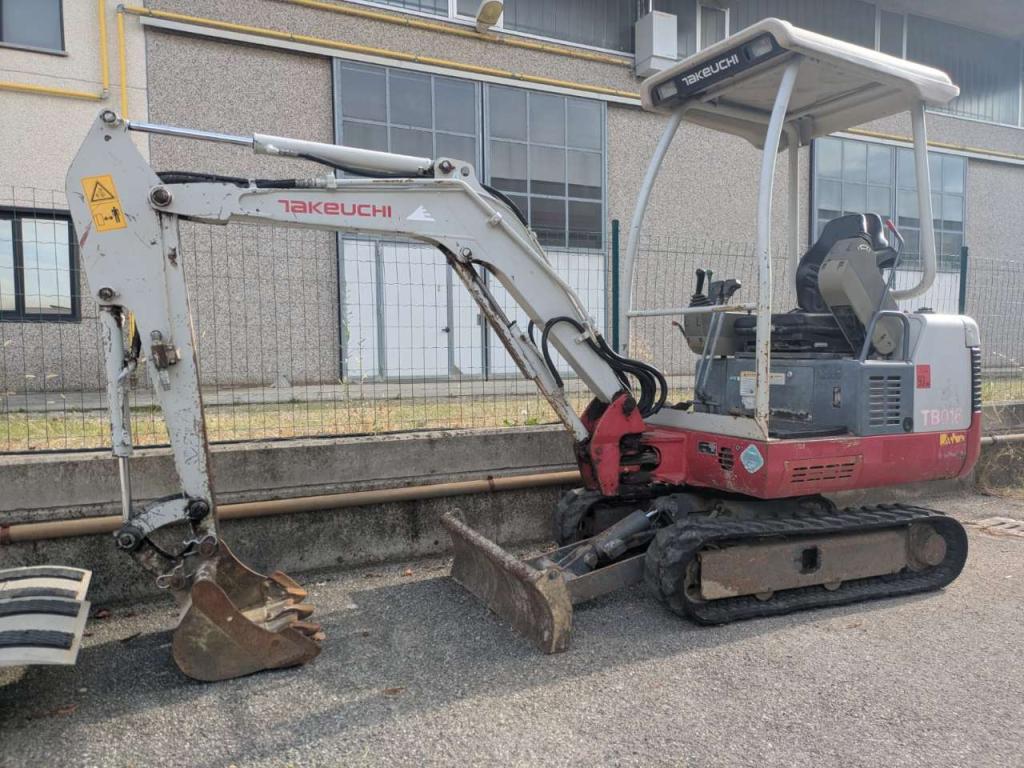 Takeuchi TB016 Foto 1