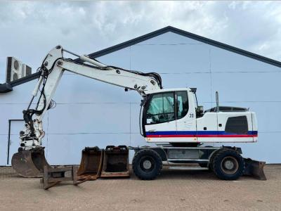 Liebherr A920 - Wimmer Tiltrotator / Triple Boom in vendita da Boss Machinery