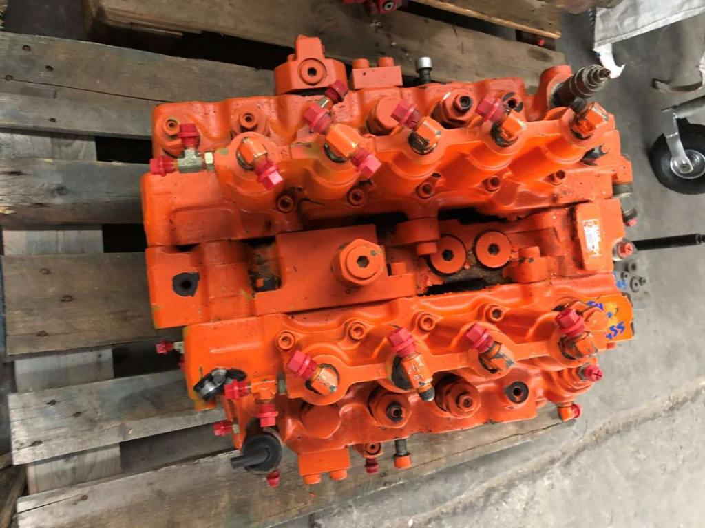 Distributore idraulico per Fiat Hitachi EX455 Foto 1