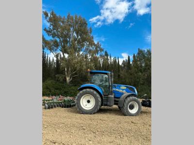 New Holland T 7.225 in vendita da Tamburnotti Sas