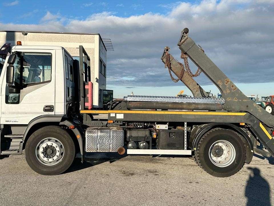Iveco EUROCARGO 180-280 4x2 Foto 2